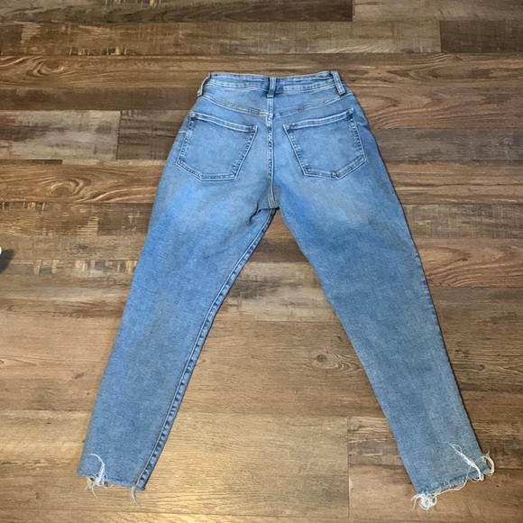 Size 4 (women’s) high-rise jeans - Picture 3 of 3